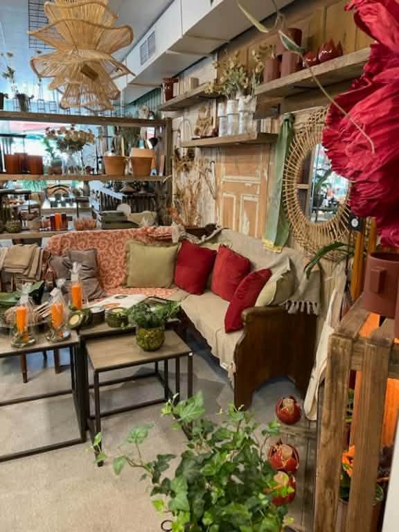 SITTHÖRNA FÖR DIG SOM ÖNSKAR BESTÄLLA BLOMMOR TILL BEGRAVNING OCH VILL SITTA NER I LUGN OCH RO